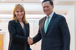 SpaceX-Starlink meets Cambodian officials for investment talks